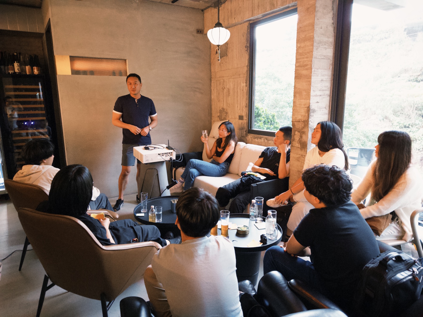 Founders and mentors in conversation at 886 Studios
