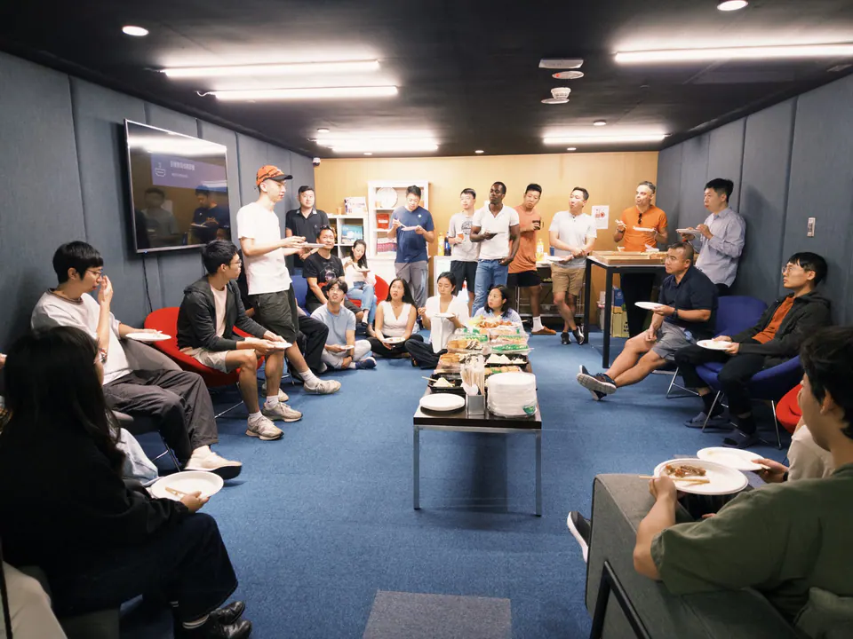 886 Studios founders meeting during an in-person program session